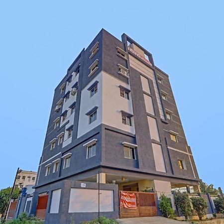 OYO 81589 Aruna Dwraka Homes Hyderabad Bagian luar foto