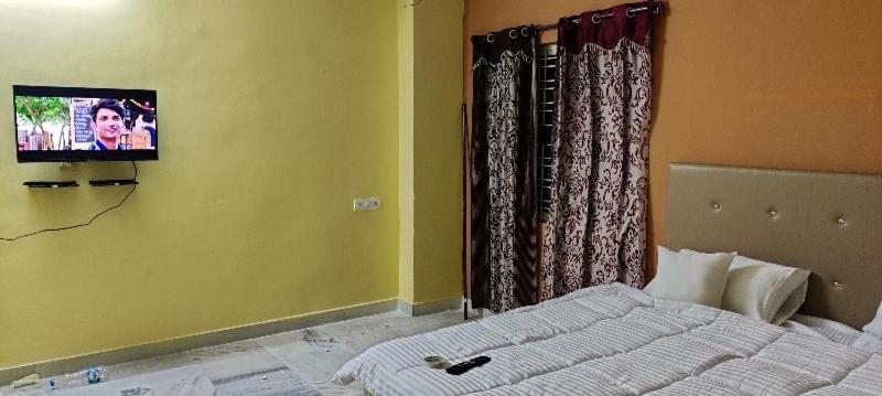 OYO 81589 Aruna Dwraka Homes Hyderabad Bagian luar foto