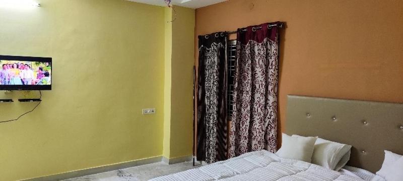 OYO 81589 Aruna Dwraka Homes Hyderabad Bagian luar foto