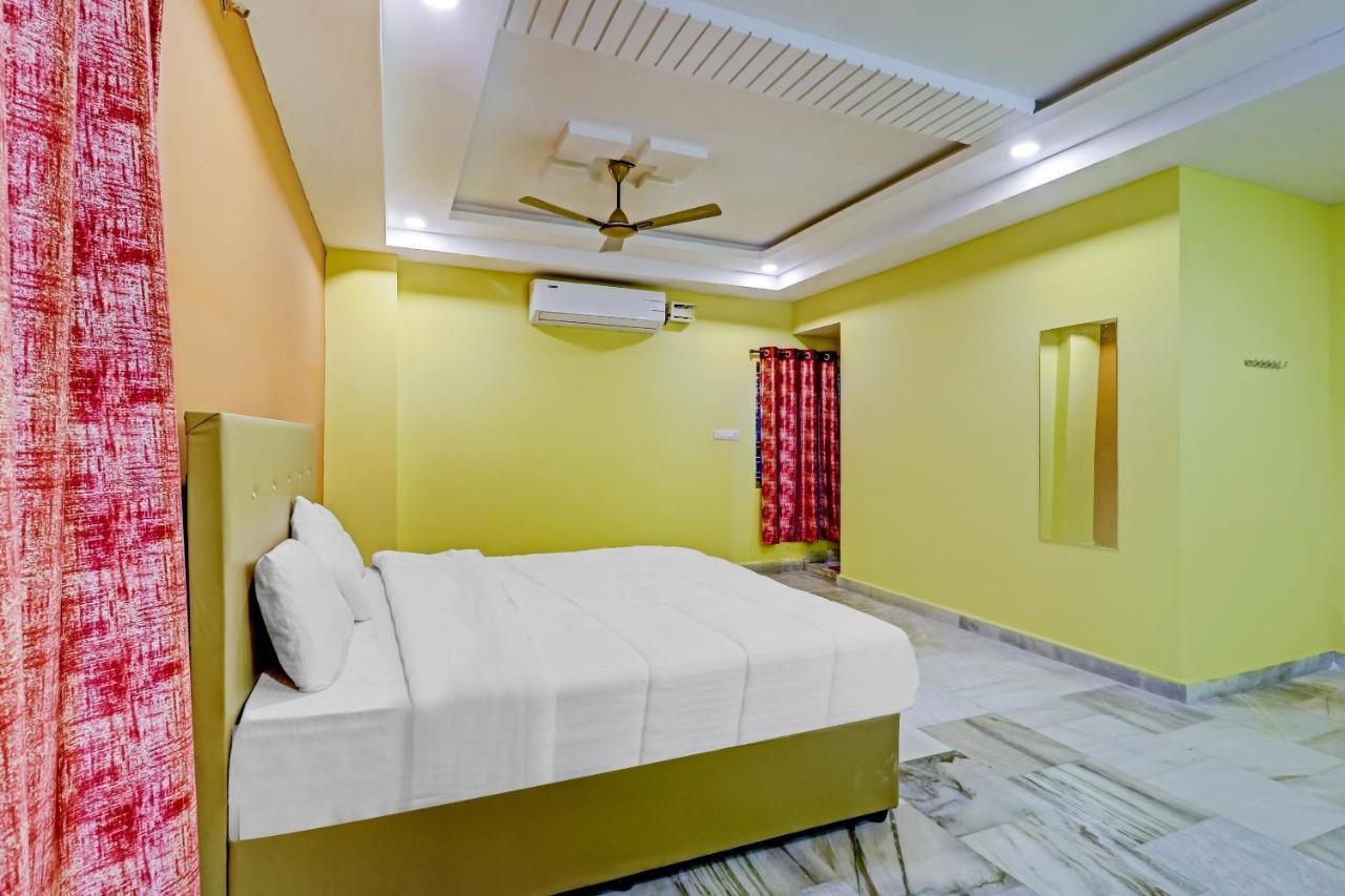 OYO 81589 Aruna Dwraka Homes Hyderabad Bagian luar foto