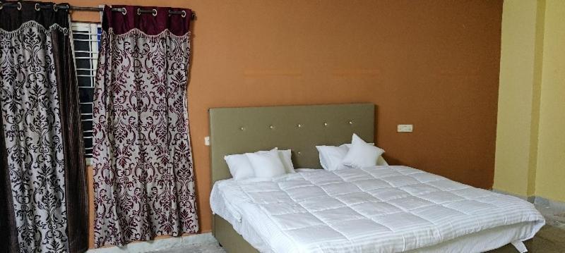 OYO 81589 Aruna Dwraka Homes Hyderabad Bagian luar foto