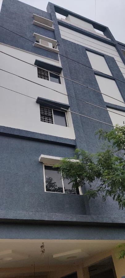 OYO 81589 Aruna Dwraka Homes Hyderabad Bagian luar foto