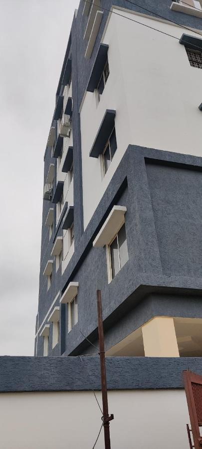 OYO 81589 Aruna Dwraka Homes Hyderabad Bagian luar foto
