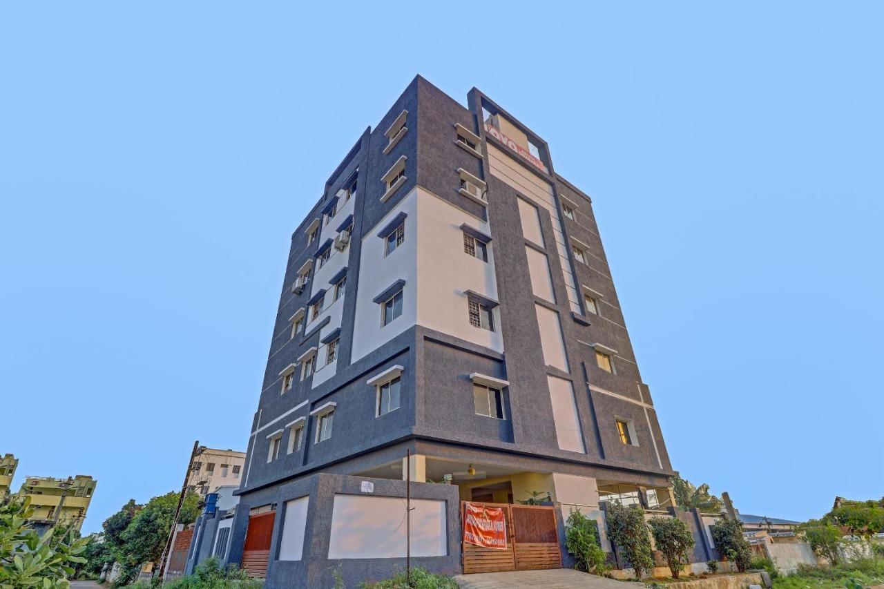 OYO 81589 Aruna Dwraka Homes Hyderabad Bagian luar foto