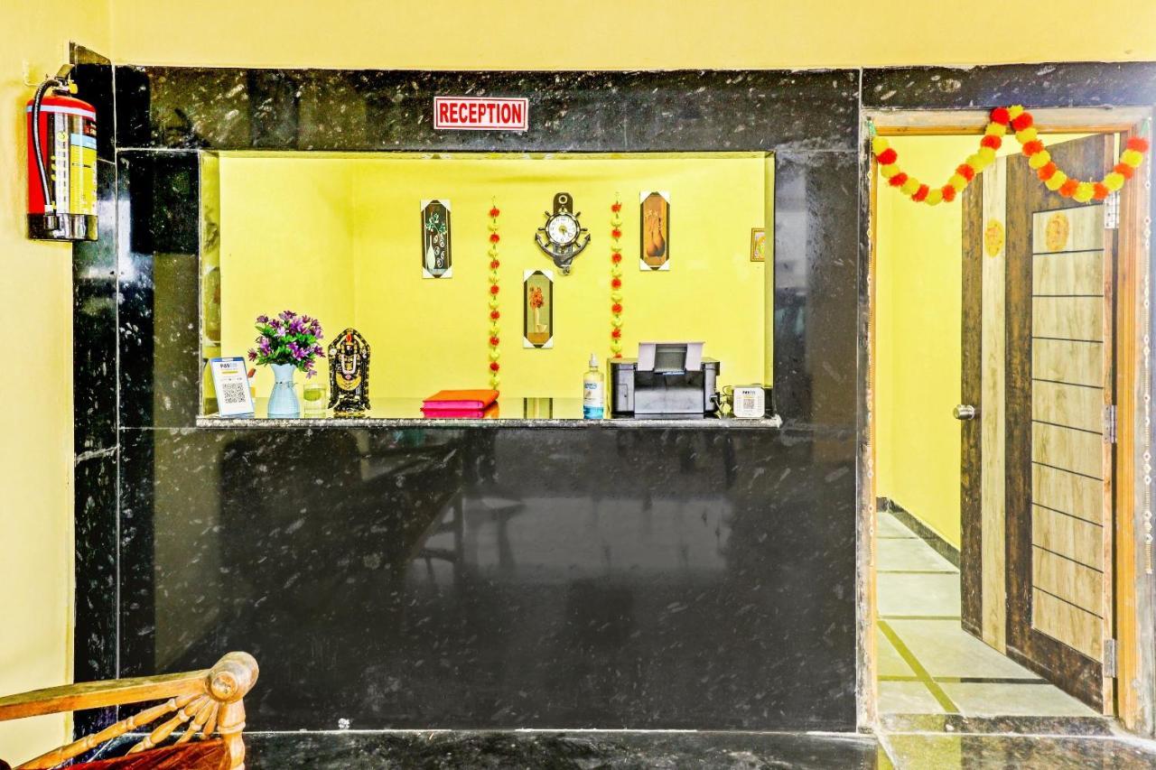 OYO 81589 Aruna Dwraka Homes Hyderabad Bagian luar foto